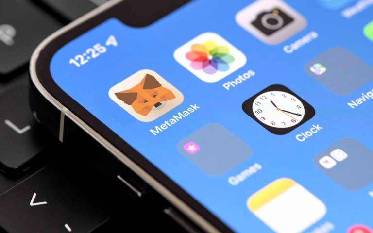 Crypto just got a whole lot cooler, because MetaMask adds Bitcoin and Solana support