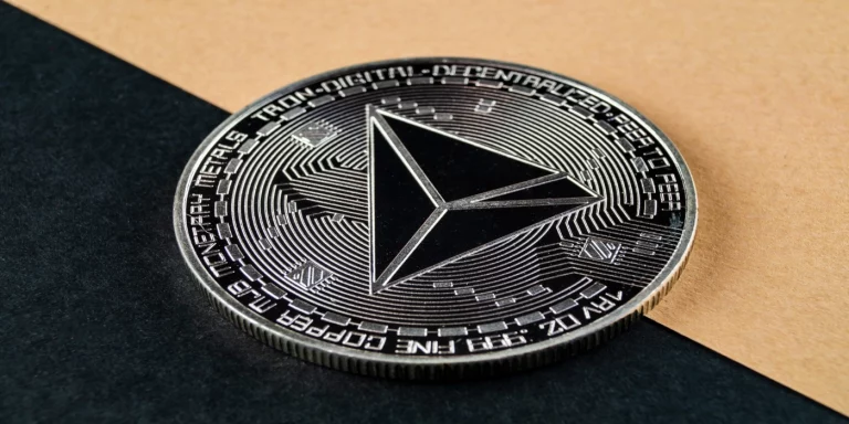 Justin Sun oznámil TRX airdrop pre tvorcov TRON memecoin